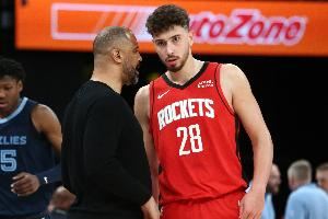 申京:我知道自己若还像上半场那样打球 乌度卡就该带我看录像了