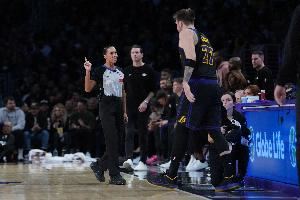 MVP？东契奇37分10助4断+末节划水😂8个失误也挺“亮眼”！